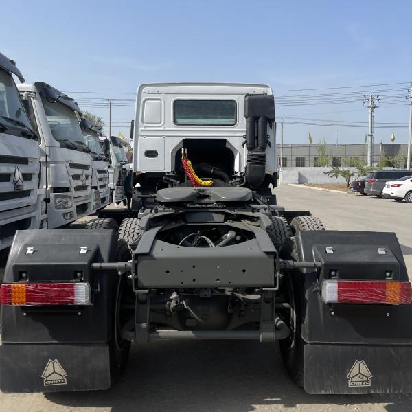 6x4 Wheel 420hp Howo Sinotruk Tractor Truck Used Euro 2 Multimedia System