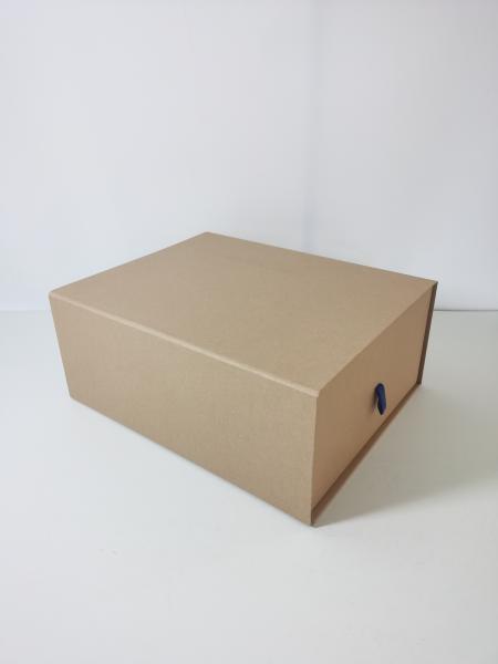 カスタマイズされたクラフトボード 折りたたむ梱包箱 簡単に出荷できる引き出し 折りたたむ箱 靴の出荷箱 服装の梱包