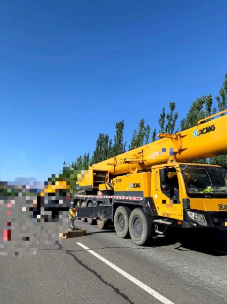 Grue mobile d'occasion de 100 tonnes avec hauteur de levage maximale de 40 m et en bon état