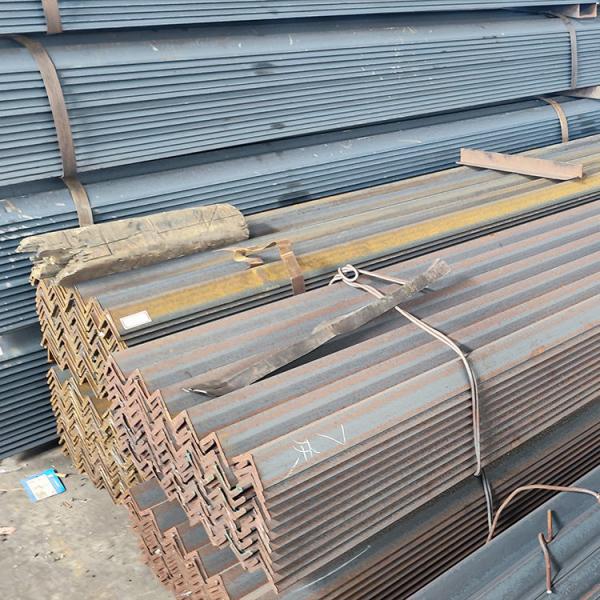 Горячекатаный материал Адвокатуры угла Q235 металлов стали углерода Q275 Q345 A36