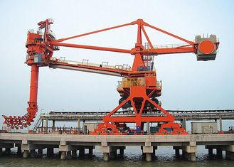 Mobile Rubber Tyred Port Gantry Crane , Continuous Ship Unloader Rail Mounted Crane