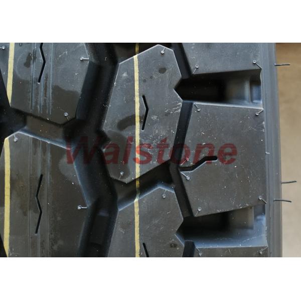 Driving Wheel 11R22.5 All Position Truck Tires Robust Massive Tread In Black Color