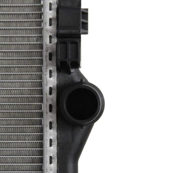 XC90 Автозапчасти Радиатор охлаждения двигателя OE No 32224828