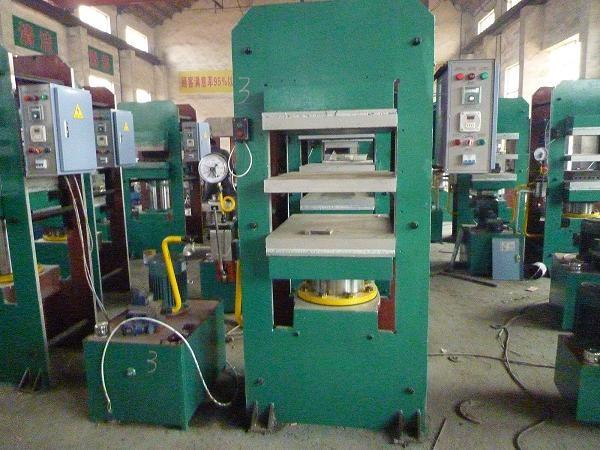 Machine de vulcanisation en caoutchouc automatique de presse avec le système de contrôle de PLC