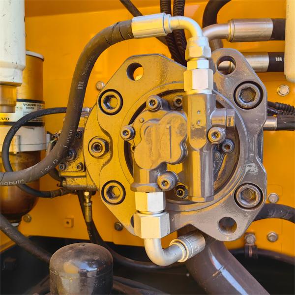 La pista de movimiento de tierra EC220D Excavadoras usadas Volvo 22t Excavadora de tamaño mediano