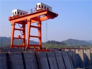 Large Lifting Capacity Portal Gantry Crane Type Gate with Hoist 630 KN Low Speed