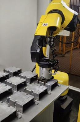 Sistema robótico de desbordo automático compacto Robô de desbordo CNC de alta velocidade
