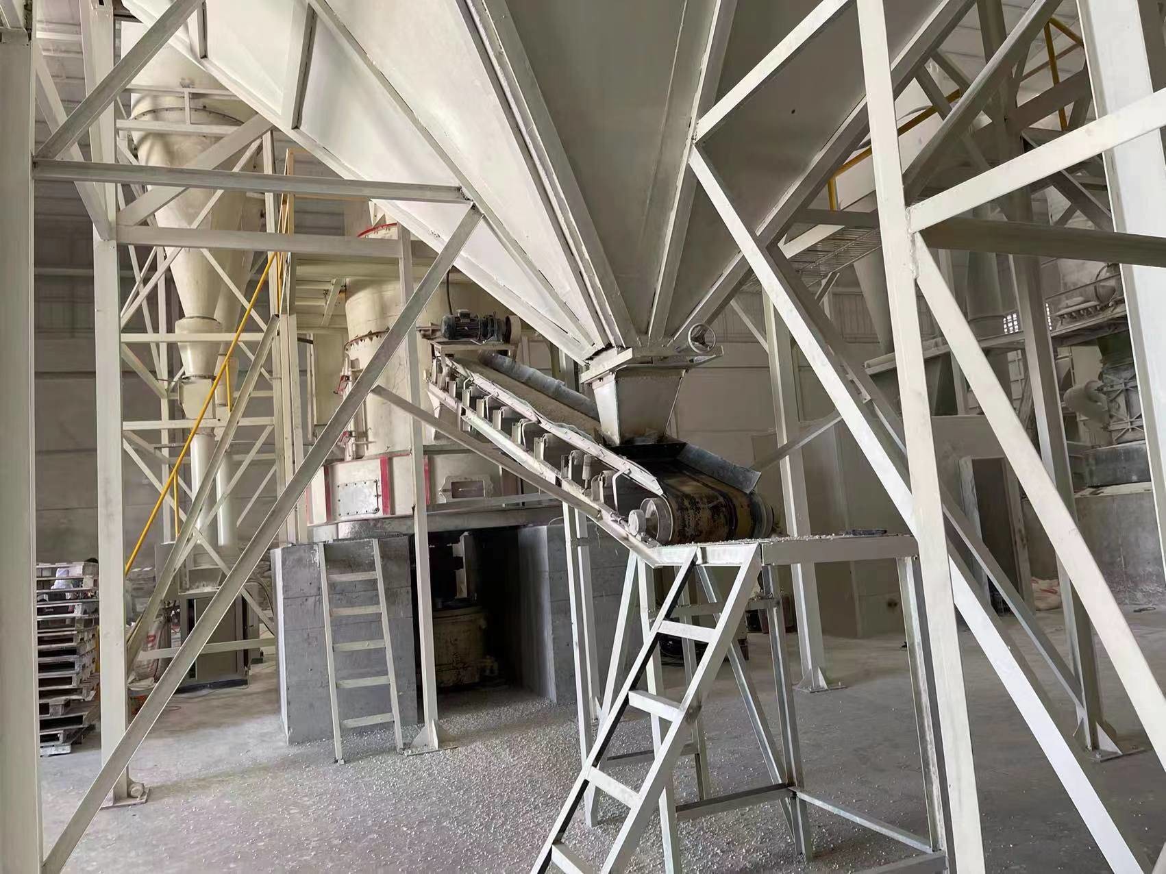 Under Technical Guidance Competitive Limestone Powder Grinding Mill Machine Line