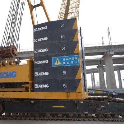Lightweight Boom 300T Crawler Crane For Precise And Lifting Operations