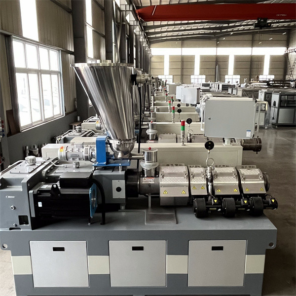 Пластиковая экструдерная машина с двойным винтом Производитель Жесткая машина для изготовления труб из UPVC