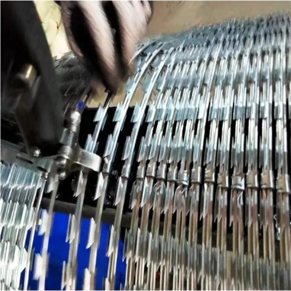 CBT Razor Barbed Wire For Fortification Anti-Rust Razor Blade Barbed Wire Double Strand In Rolls
