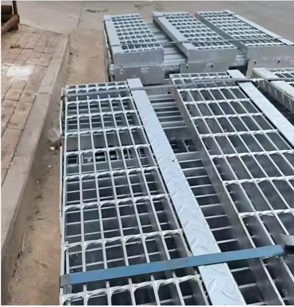 Construction Material Stainless Steel Galvanized Steel Heavy Duty Steel Grating for Walkway