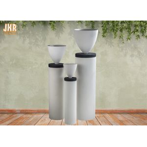 Замороженные плантаторов глиняного горшка плантатора плантаторов плантаторы сада постамента белых черные цветут стойка завода плантатора