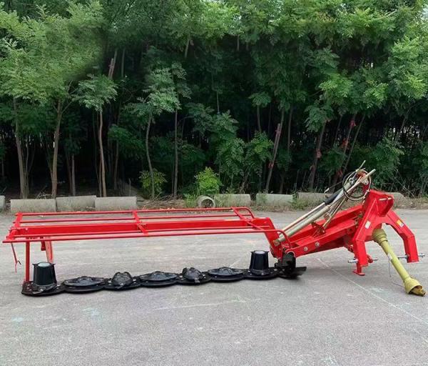 Coupeuse hydraulique pliante à plusieurs disques montée sur tracteur