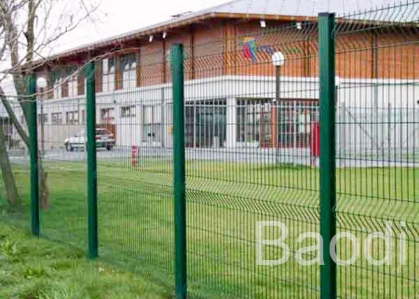 Strong Plastic Wire Mesh Fence Curved Welded Panel High Strength With Square Post