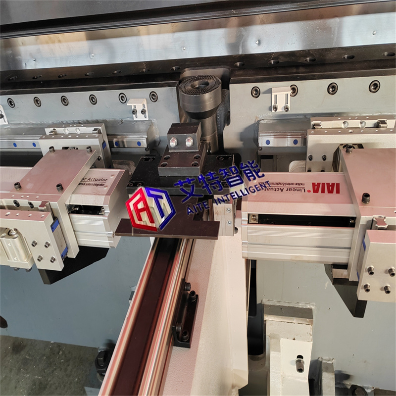 Тормоз металлического листа гибочного устройства 2000mm панели CNC мотора сервопривода 2500mm автоматизированный