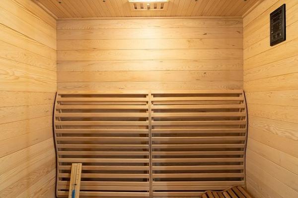 Luxurious Solid Wood Hemlock 3 Person Traditional Home Sauna Room 3000W