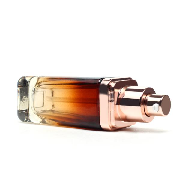 Пустые бутылки стекла лосьона квадрата 120ml распыляют насос бутылки 4 Oz янтарные стеклянные