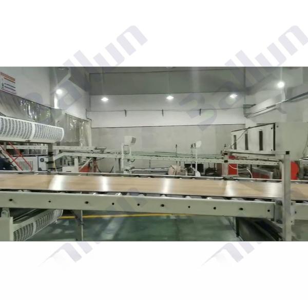 Внутренние виниловые плиты для пола из дерева Марморные самоклеящиеся плитки для требований клиента