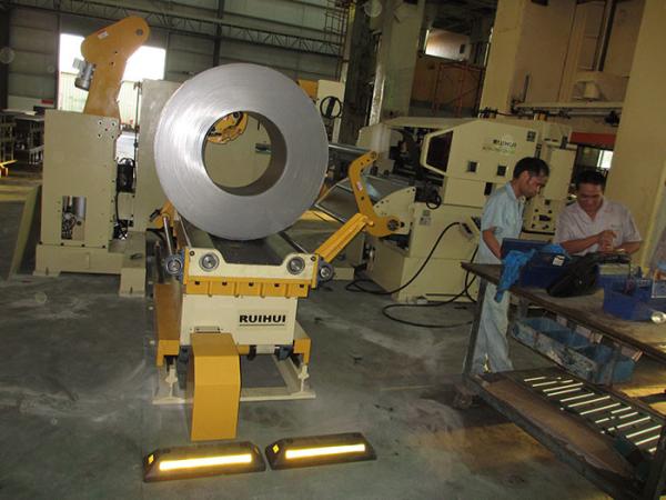 50HZ Oil Bath Automatic Feeder For Belt Feeder Assembly Parts , Metal Mold Stamping Processing