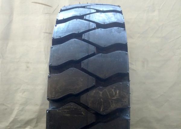 Anti Sideslip Industrial Forklift Tires 8.25-12NHS Narrow Grooves Stable Performance