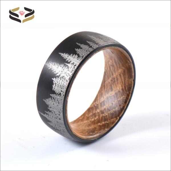Bague en tungstène noir plaqué 8mm avec incrustation en bois de fût de whisky et ébène doré, alliances ou bagues géométriques