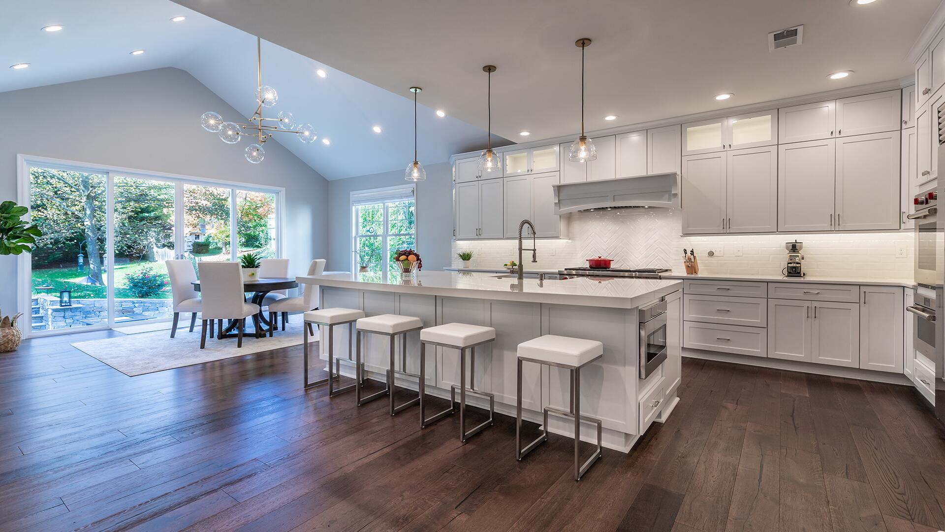 Waterproof Custom Kitchen Cabinets with Solid Wood Construction and Lacquer Coating
