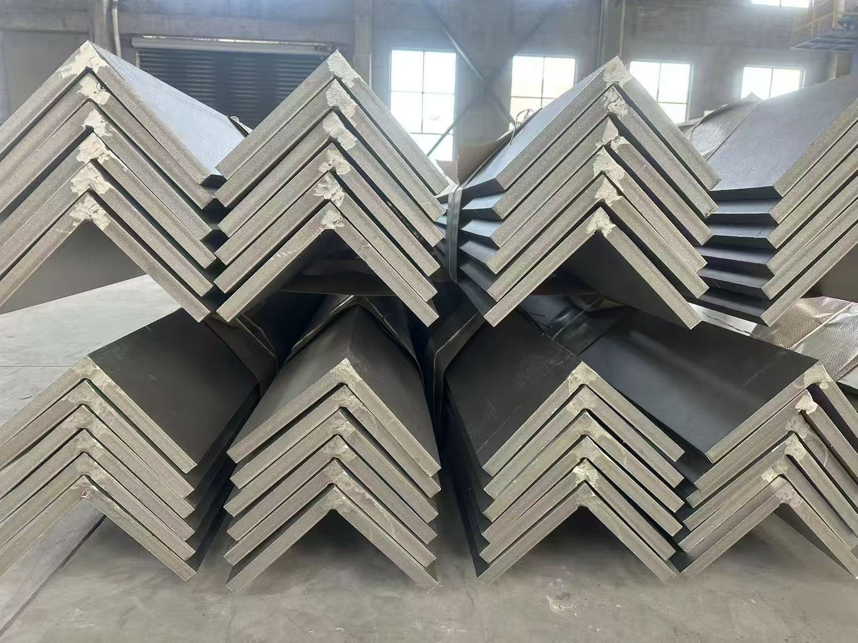 201, 304, 316L... Angle steel is used in fields such as electric power and communications, construction and civil engineering, structural support, and shelf construction.