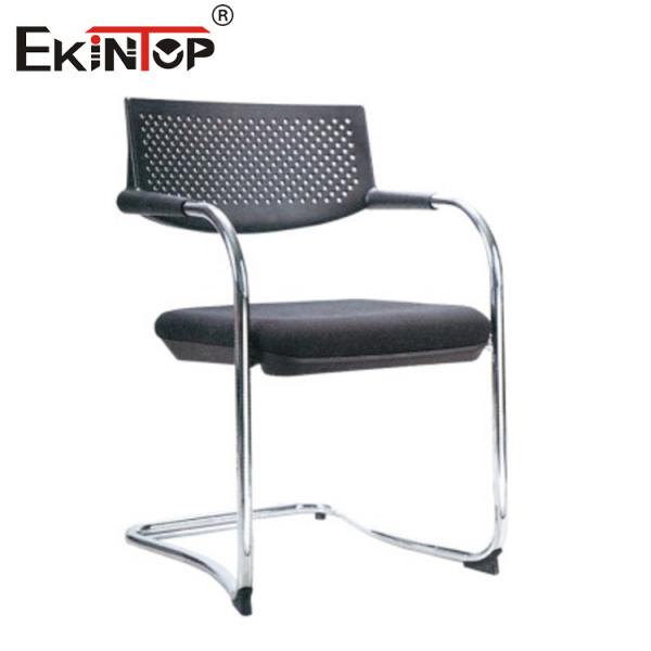 Металлический стул с обучающимися ногами Пластиковая спинка