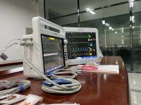 La machine numérique de signes vitaux néonatals portable pour la surveillance cardiaque en soins intensifs