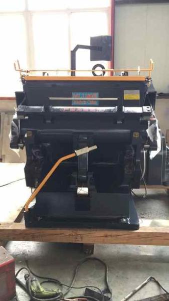 Máquina de corte por matrizes de caixas de cartão onduladas ML-750