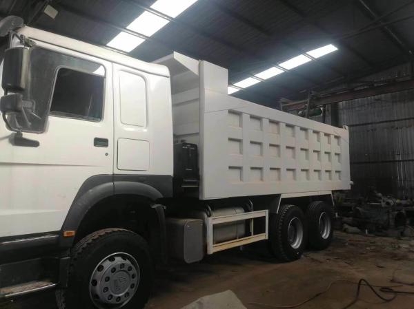 Sinotruck HOWO 6*4 Pneus de camião de descarga 12r22.5 e tipo de transmissão manual em segunda mão