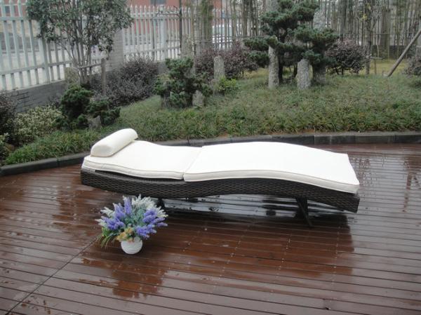 Patio PE Rattan Lounge Chair , Modern Comfortable Chaise Lounge