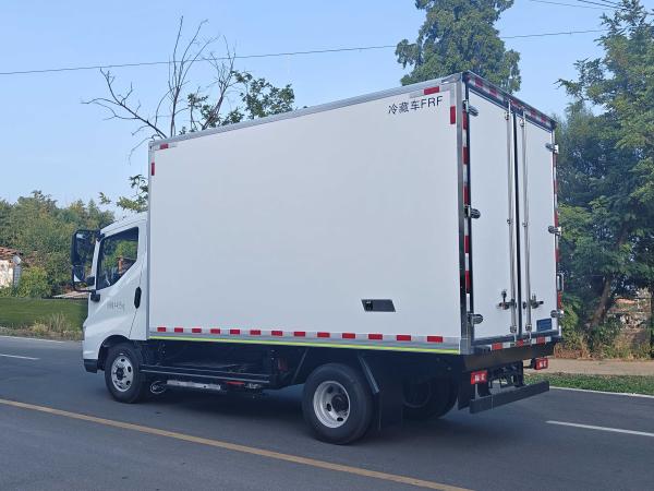 FRP Panels Pure Electric Refrigerated Box Truck With Side Door Refrigerator Cargo Truck
