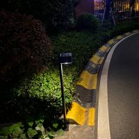 Luzes solares intemporais claras conduzidas solares de alumínio do poste de amarração da entrada de automóveis dos lúmens do gramado 60