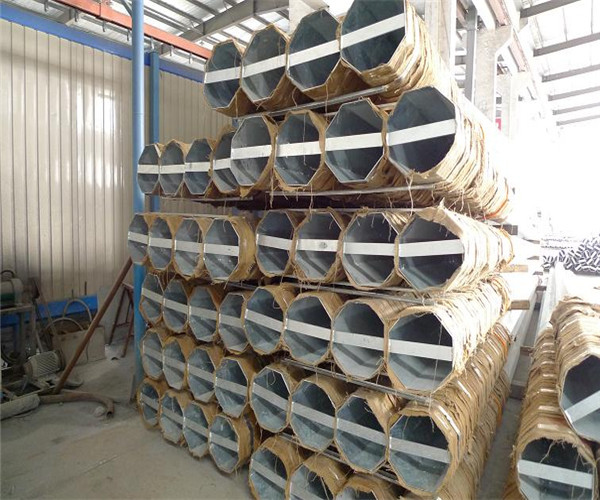 palo poligonal de acero poste ligero de los 30M Q345 HDG alto grueso de 4m m/de 6m m/de 8m m