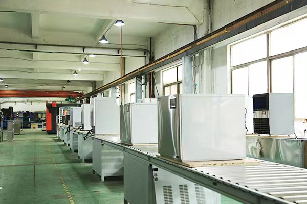 IM-60A Bullet Shape Portable Ice Maker Machine Commercial 60kgs/24hours One Piece of Bullet Ice Is 20 Gs