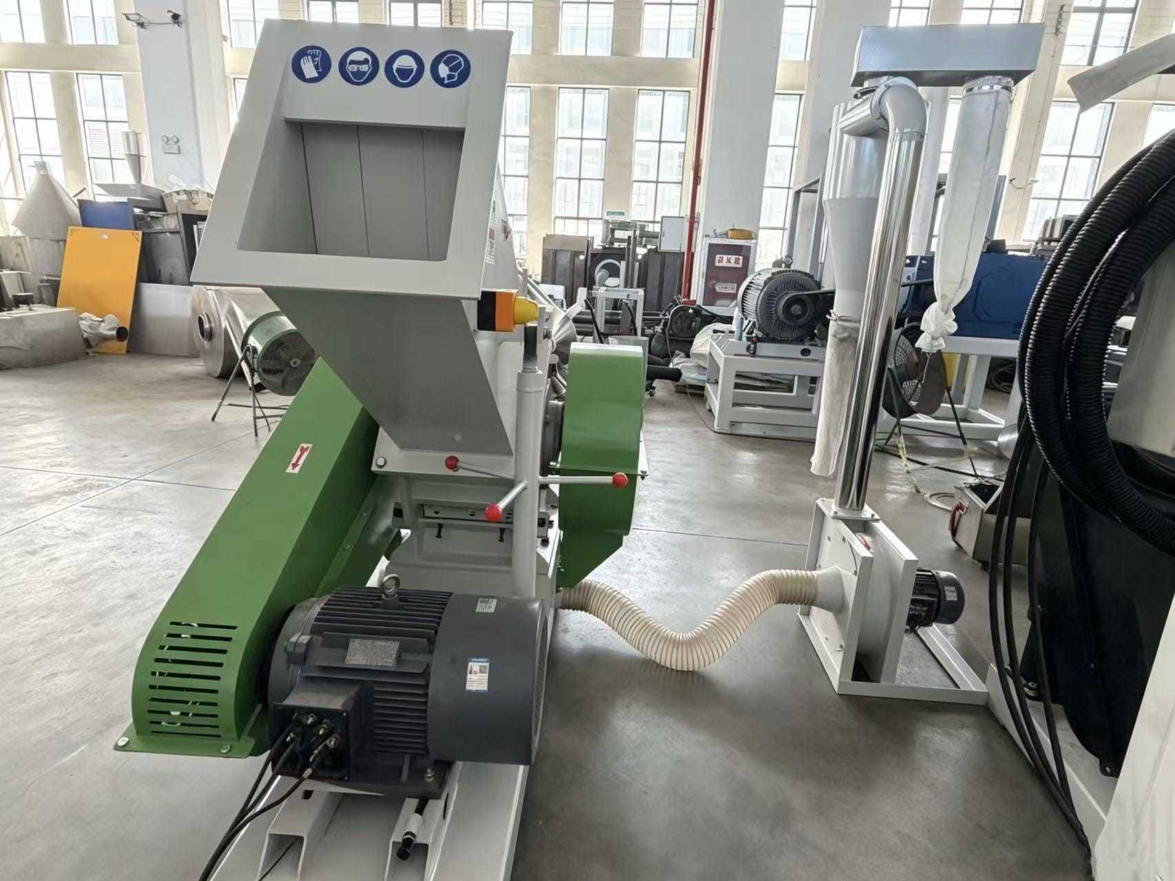 China Pipe Extruder Crusher Machine for Processing Waste Pipe and Profile