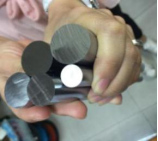 Roue de découpe de précision brillante pour aiguille médicale en acier inoxydable