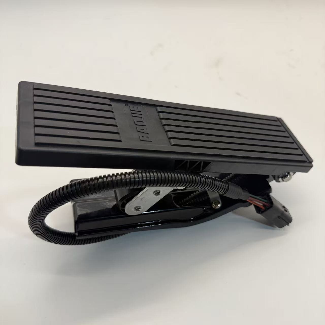 BAOJIE Electronic Accelerator Throttle Pedal Foot Gas Pedal Assembly, Replacement Spare Parts for City Bus, Tour Coach and Passenger Bus