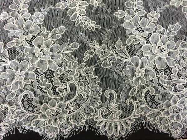 Delicate White Scalloped Chantilly Lace Lingerie , Bridal Corded Lace Fabric