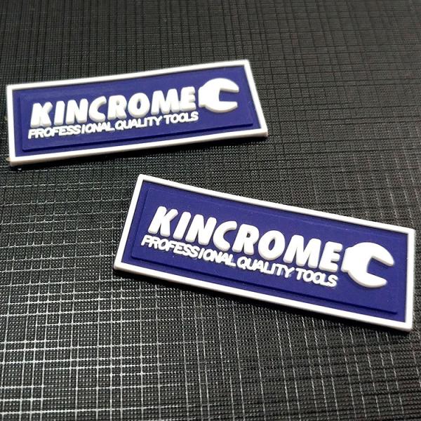 3D выбило мягкие ярлыки одежды PVC шить дизайн логотипа футболки одежды заплат