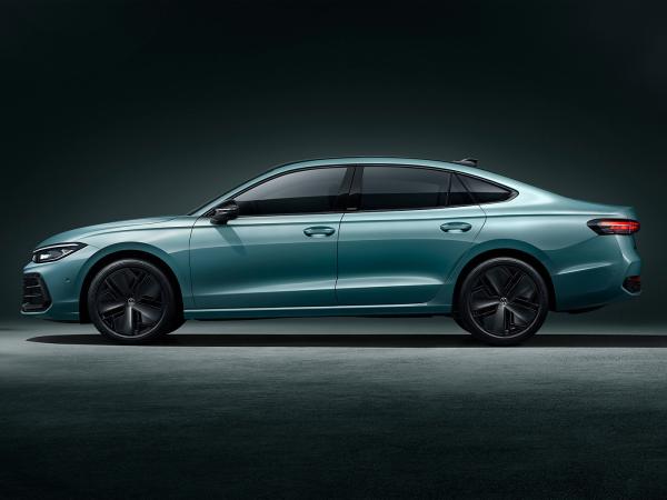 Automatic Passat SAIC Volkswagen New Car Sedan Medium Sized Vehicle 5 Seater