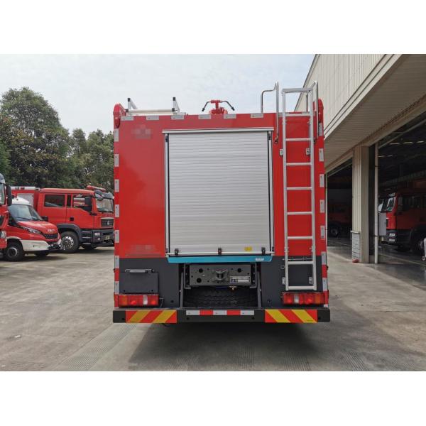 10m SINOTRUK Foam Fire Truck Fire Rescue Trucks Three Axle 10×2