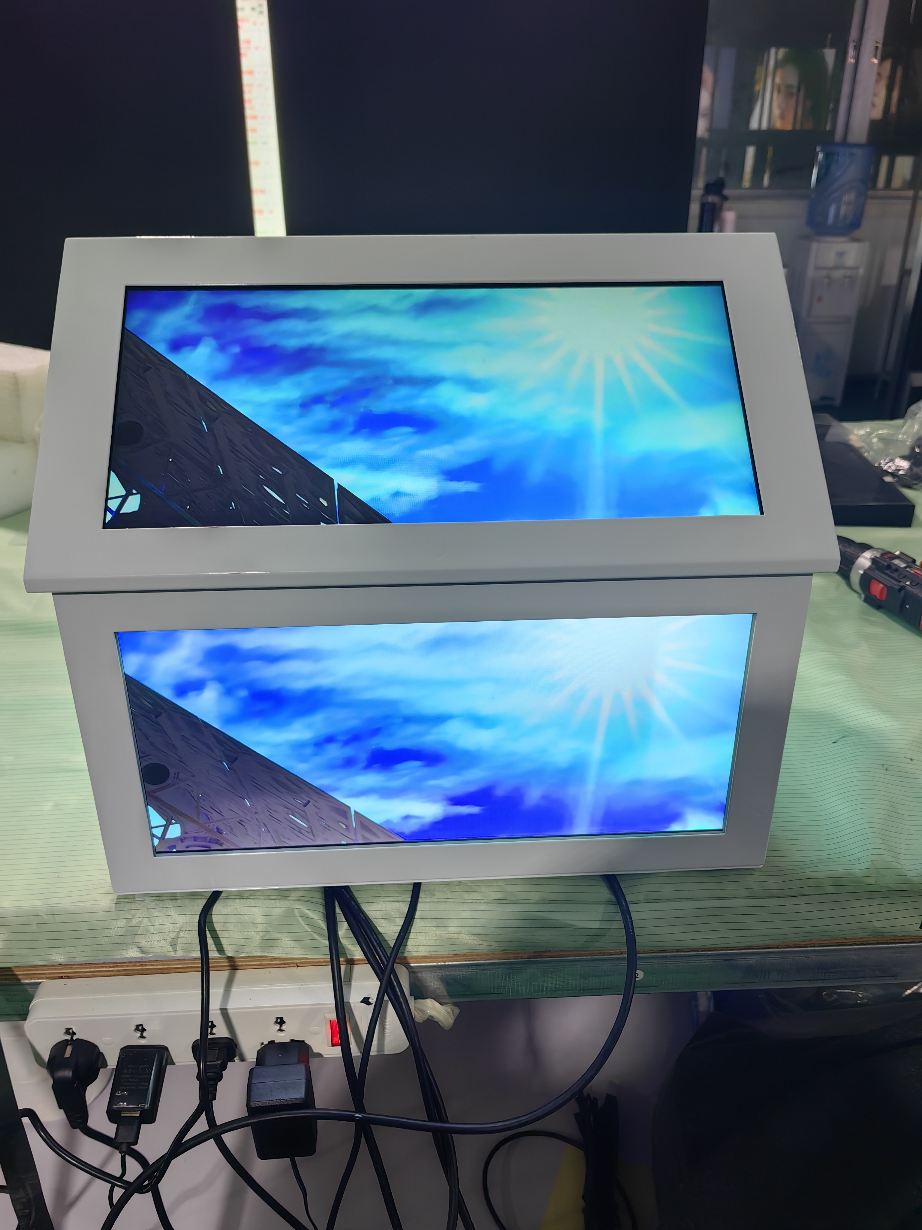 Indoor Advertising Six Sided LCD Display With HDMI Showing Different Contents For Brand Shop