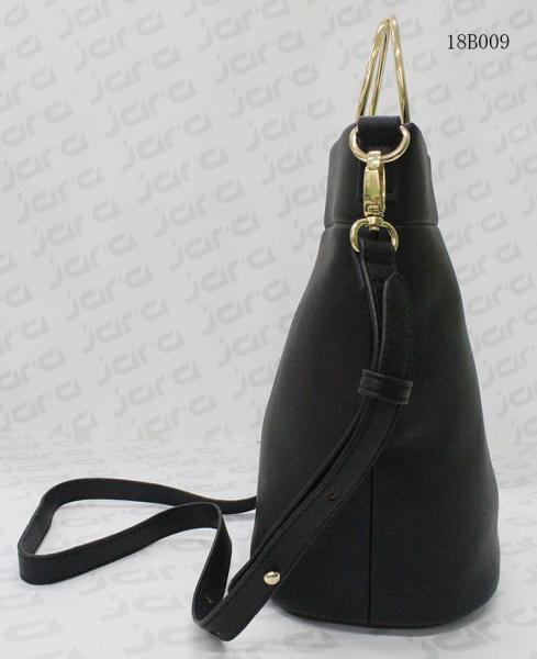 College Style Cross Body Sling Bag , Girls Messenger Bag With Metal Ring Handle