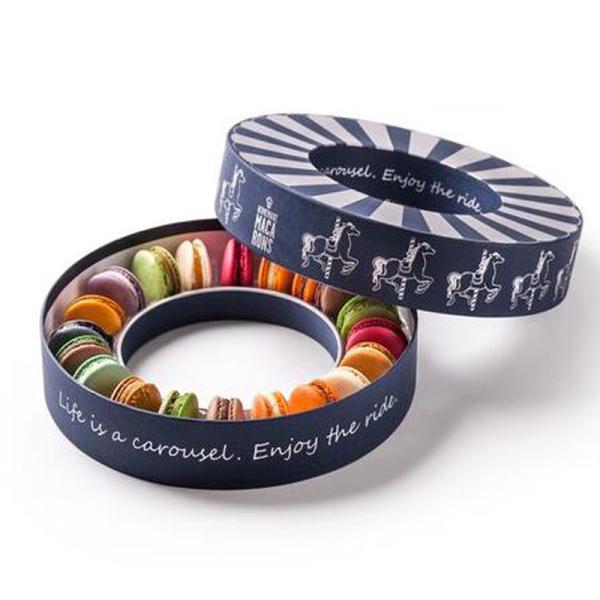 Luxury Paperboard Round Macaron Gift Box With Plastic Tray