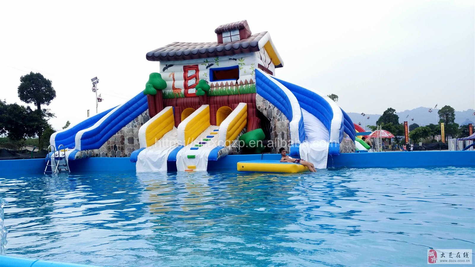 Factory Price Inflatable Custom Land Water Park High Quality PV Inflatable Water Slide with Swimming Pool Water Play Equipment
