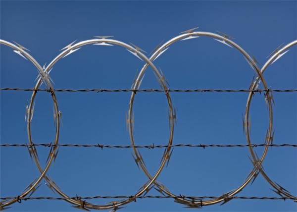 BT022 CBT60 CBT65 Galvanized Concertina Razor Wire Cross Razor Or Single Razor