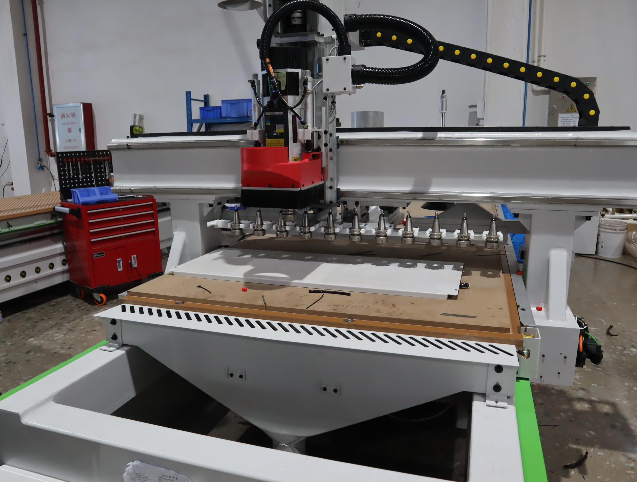 ACM изготовило маршрутизатор панели CNC гибкий с обозначая загрузкой системы разгружая 26kw